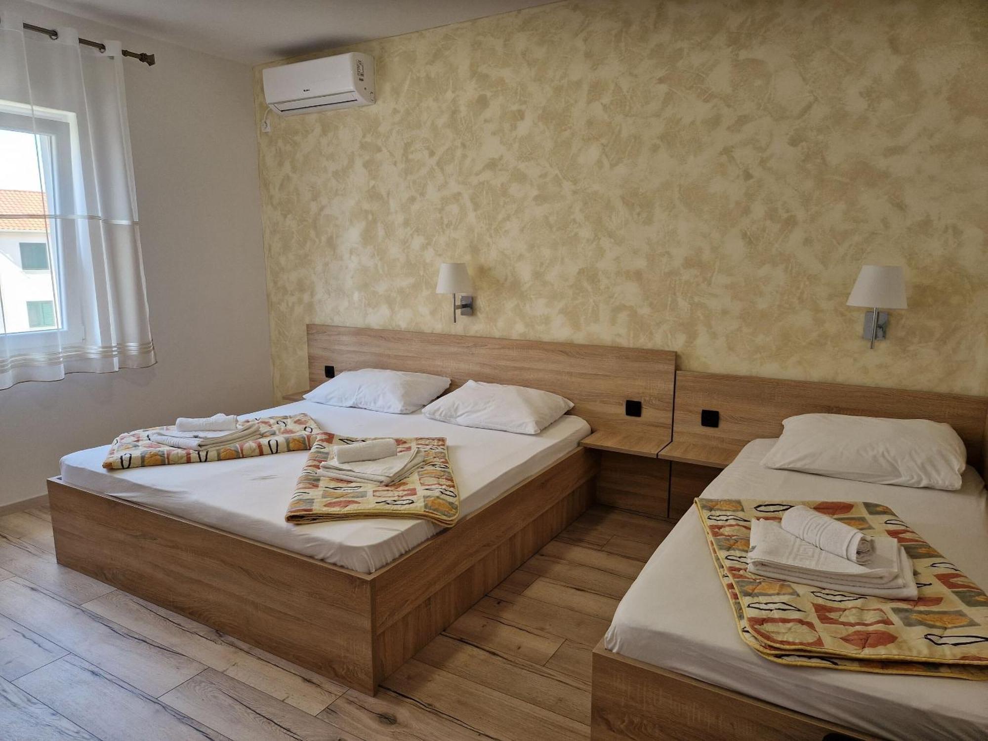 Apartment And Rooms Amenka Novalja Kültér fotó