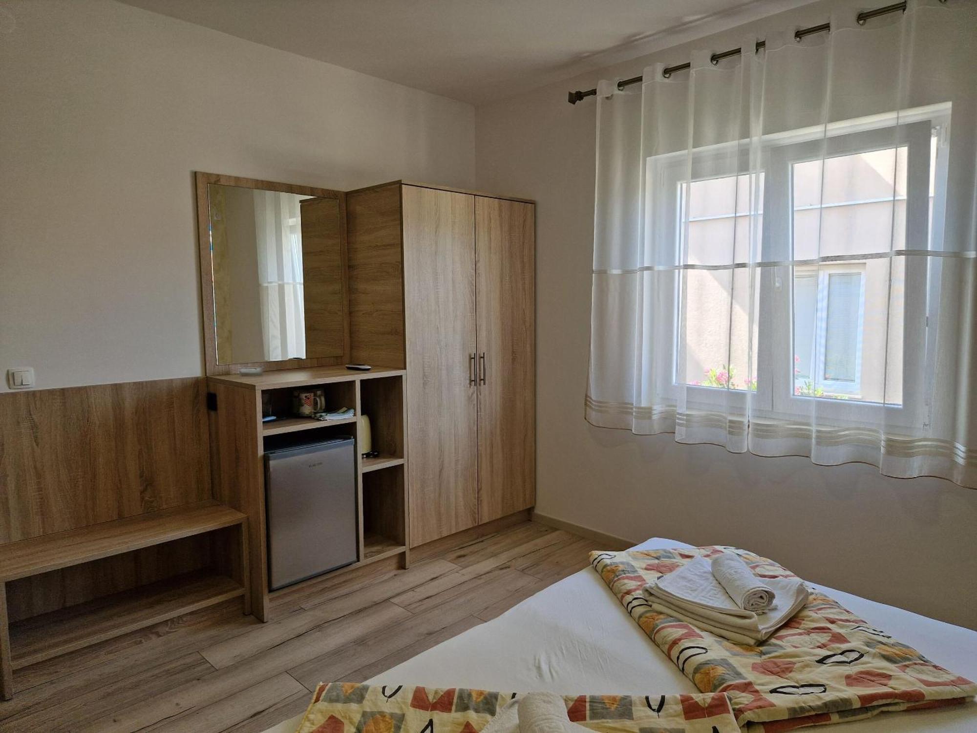 Apartment And Rooms Amenka Novalja Kültér fotó