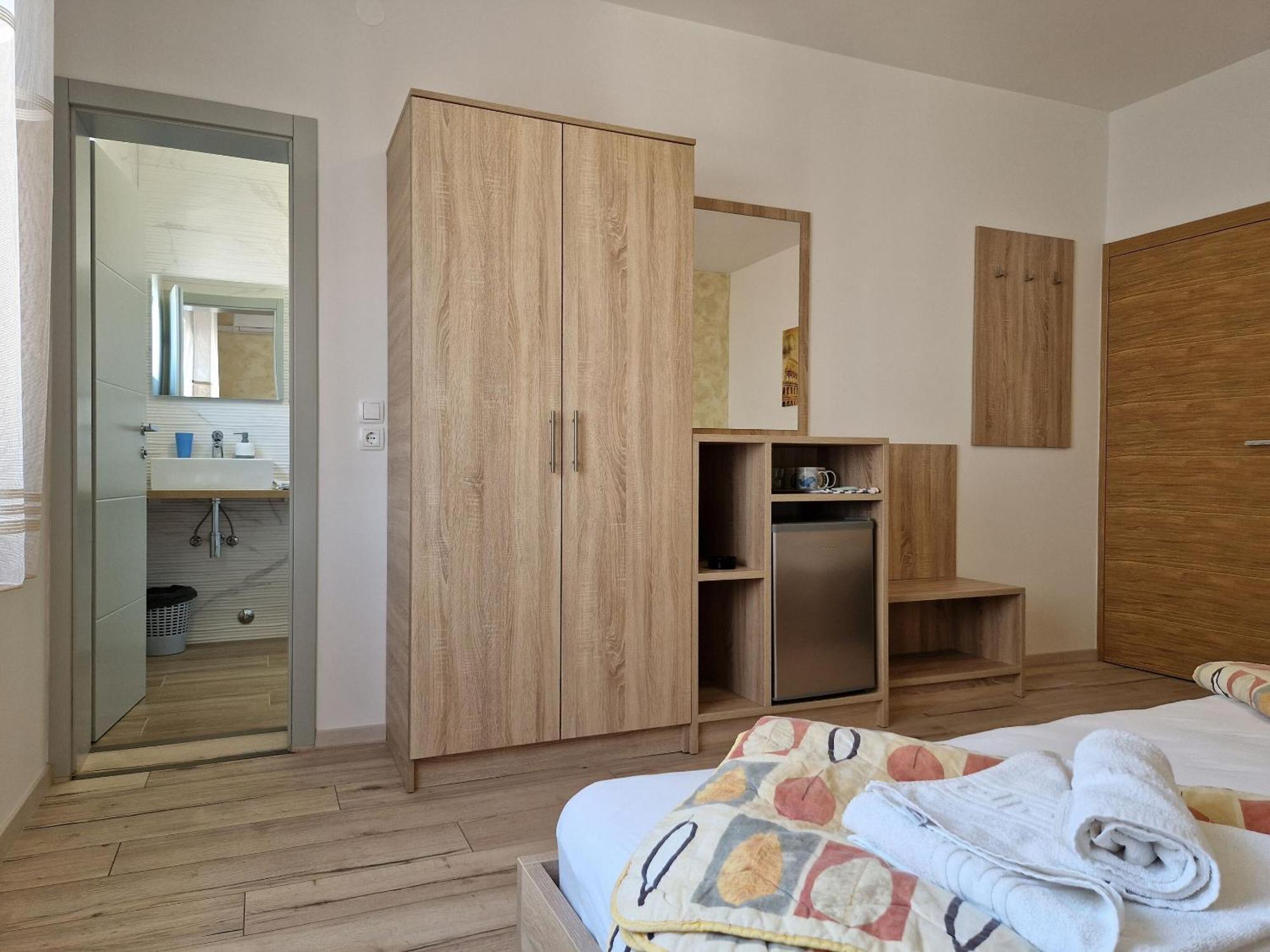 Apartment And Rooms Amenka Novalja Kültér fotó