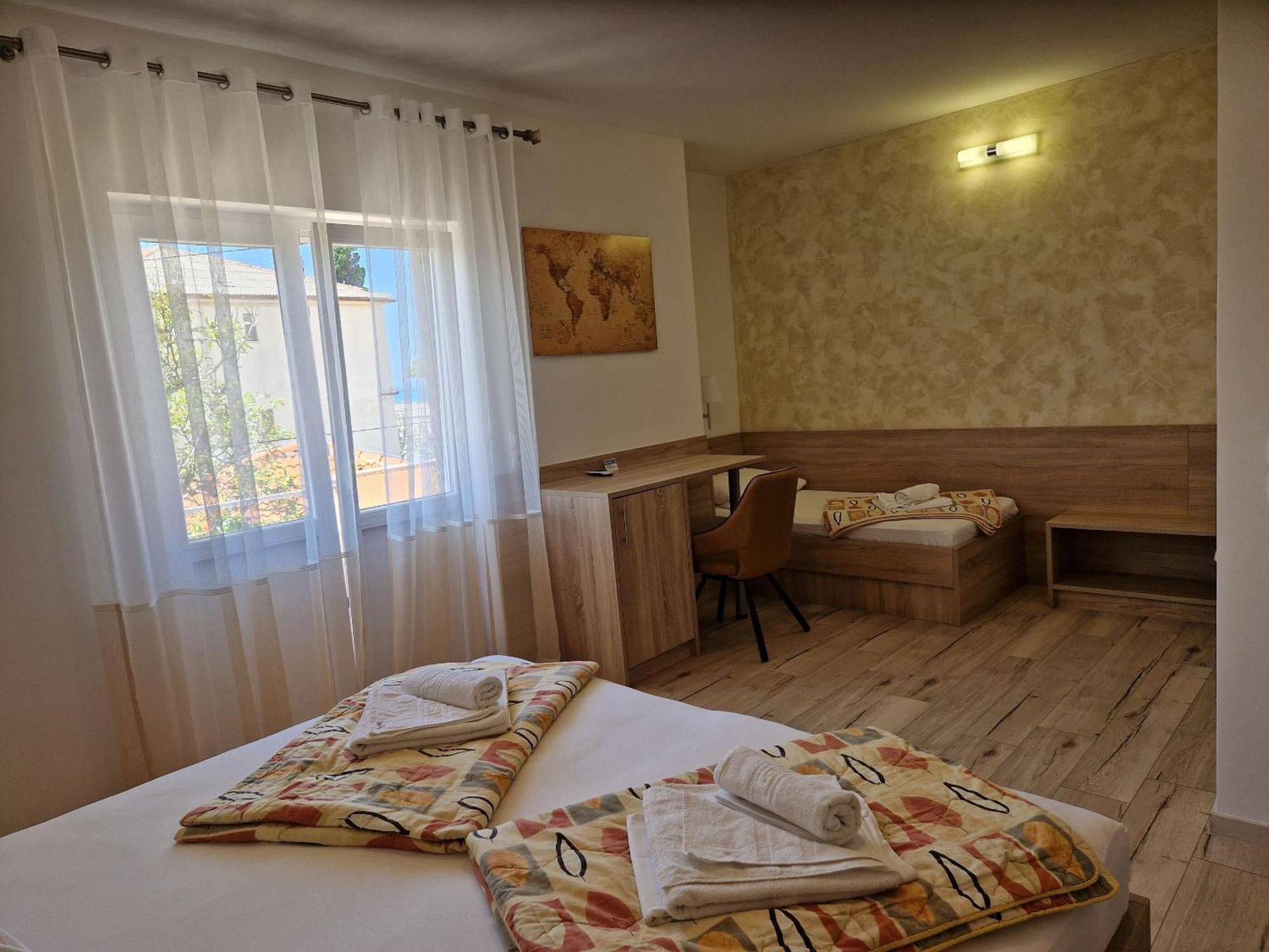 Apartment And Rooms Amenka Novalja Kültér fotó