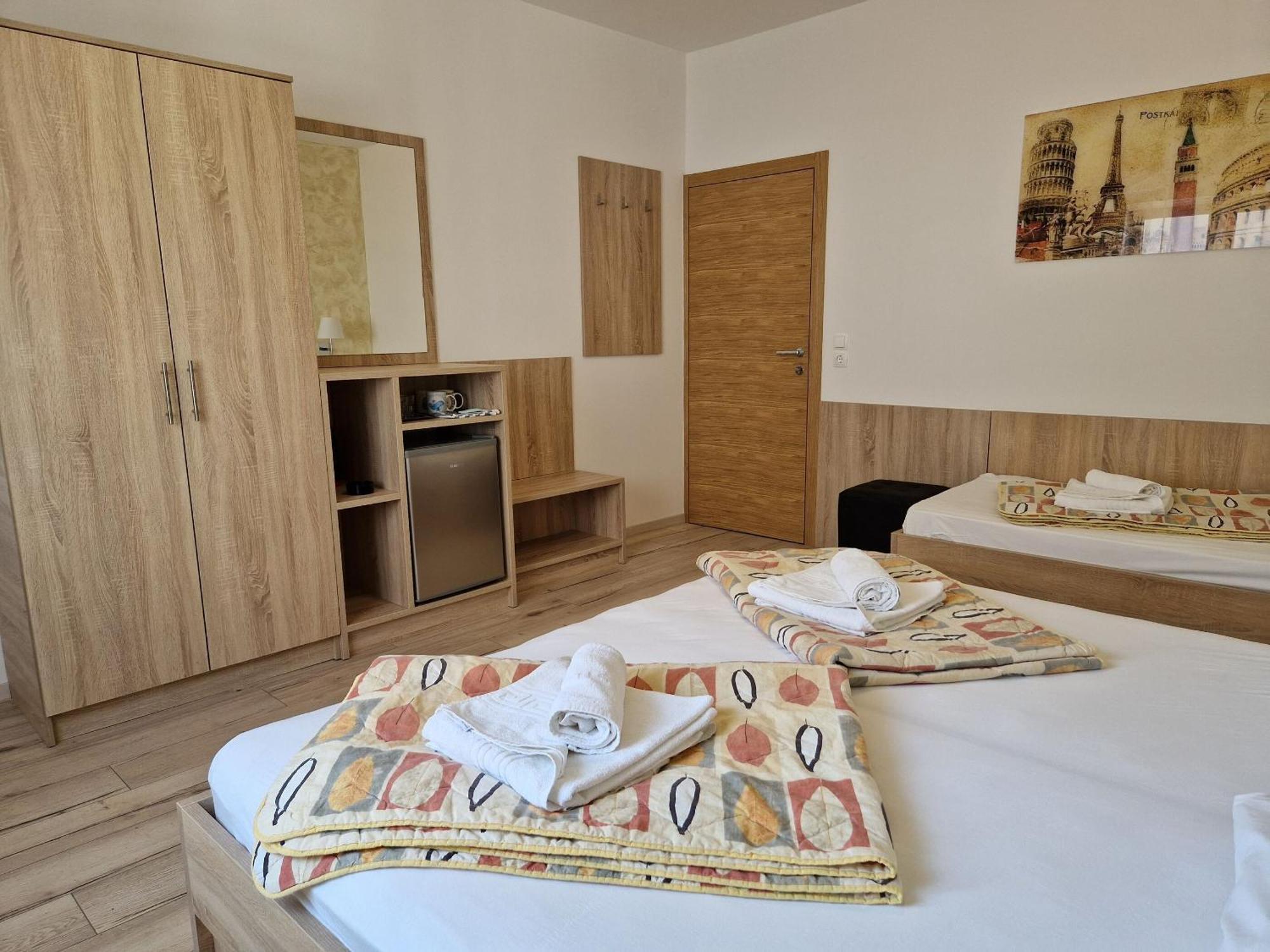 Apartment And Rooms Amenka Novalja Kültér fotó