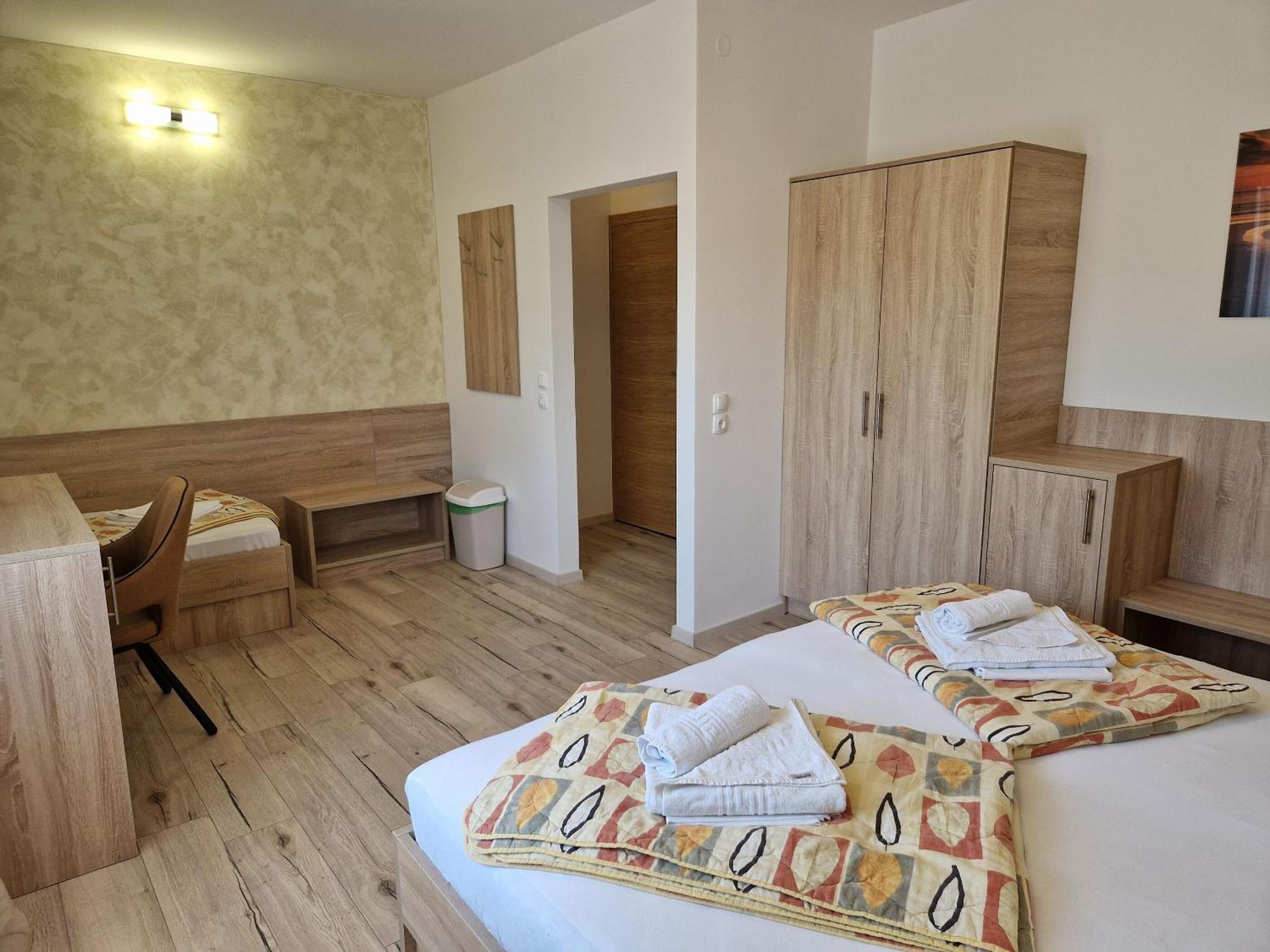 Apartment And Rooms Amenka Novalja Kültér fotó